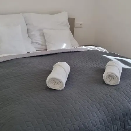 Hos Vendeghaz Miskolc -Oenallo Vendeghaz, Mely Csak Az Oenoeke Exterior photo