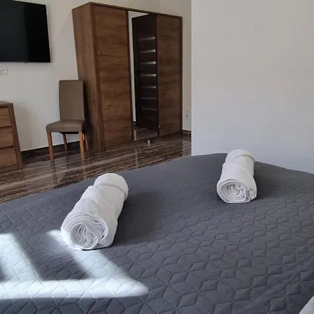 Hos Vendeghaz Miskolc -Oenallo Vendeghaz, Mely Csak Az Oenoeke Exterior photo