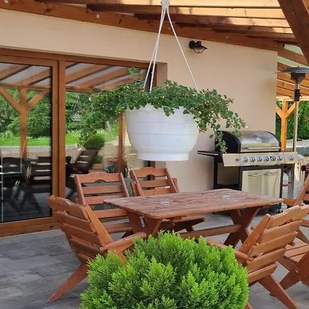 Hos Vendeghaz Miskolc -Oenallo Vendeghaz, Mely Csak Az Oenoeke Exterior photo