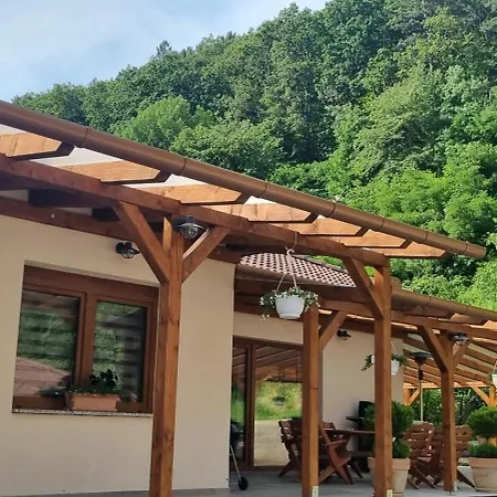 Hos Vendeghaz Miskolc -Oenallo Vendeghaz, Mely Csak Az Oenoeke Exterior photo