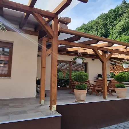 Hos Vendeghaz Miskolc -Oenallo Vendeghaz, Mely Csak Az Oenoeke Exterior photo