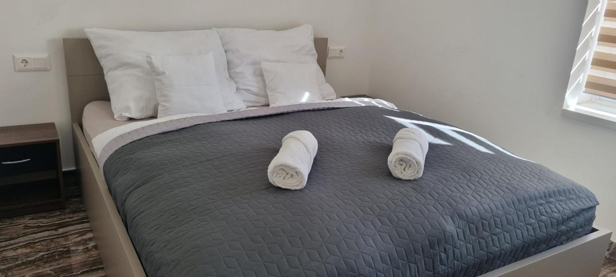 Hos Vendeghaz -oenallo Vendeghaz, Mely Csak Az Oenoeke Vila Miskolc